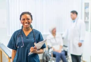 Pros and Cons of Working as a Night Shift Travel Nurse